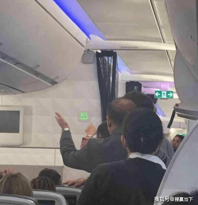 乘客闹机致改降 妻子投诉服务差