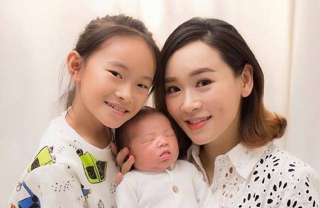 香港女星澄清,单亲妈妈熬夜直播养家