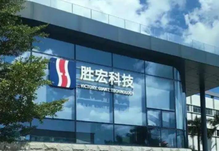 电梯事件后续:宋珍珍自曝19岁经历引发关注