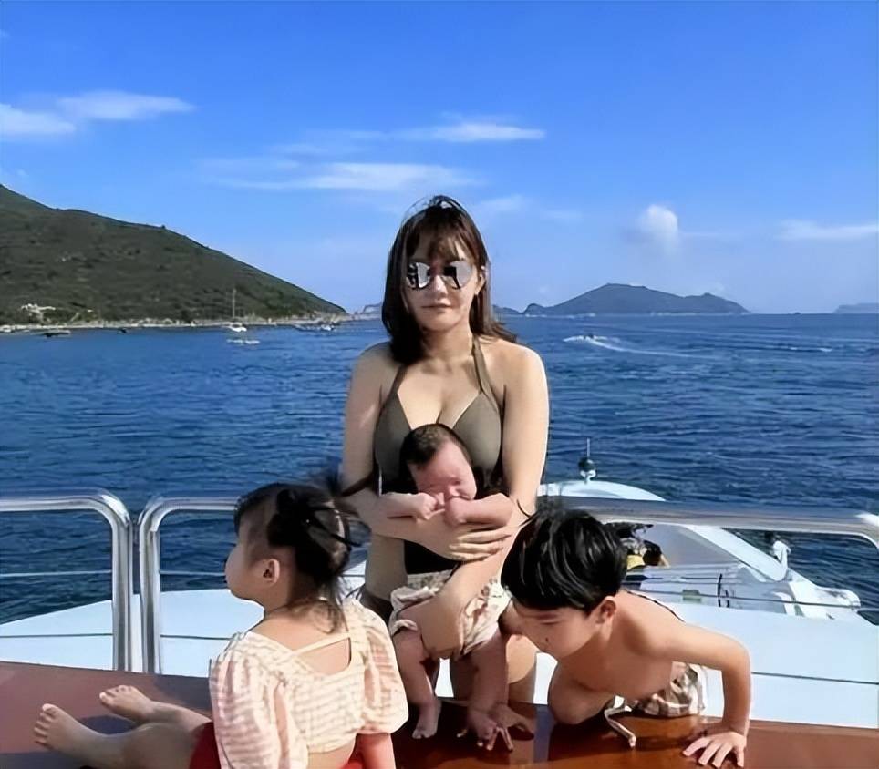 67岁香港富商婚外情网红9年 5年4胎原配不知