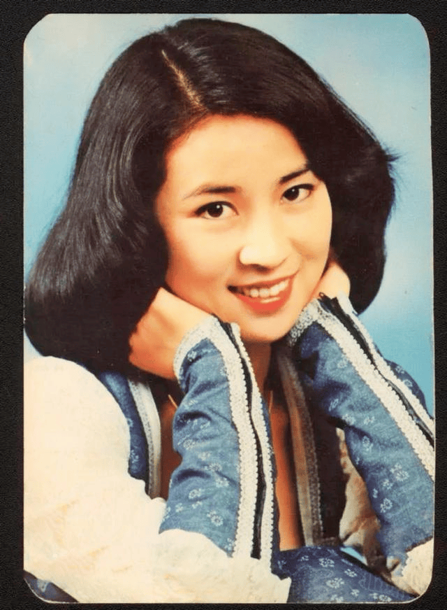 吴绮莉曝成龙拒认女原因:从未要求亲子鉴定