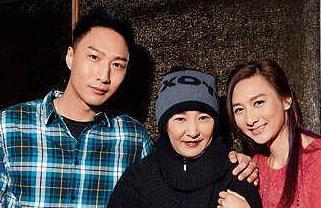 古龙再婚后又偷吃小40岁嫩模