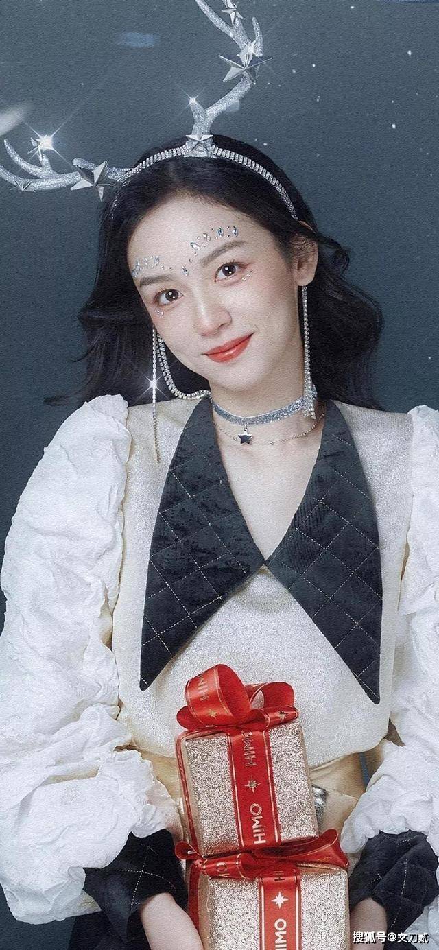 女顶流卧室拥吻被拍!男方身份被扒