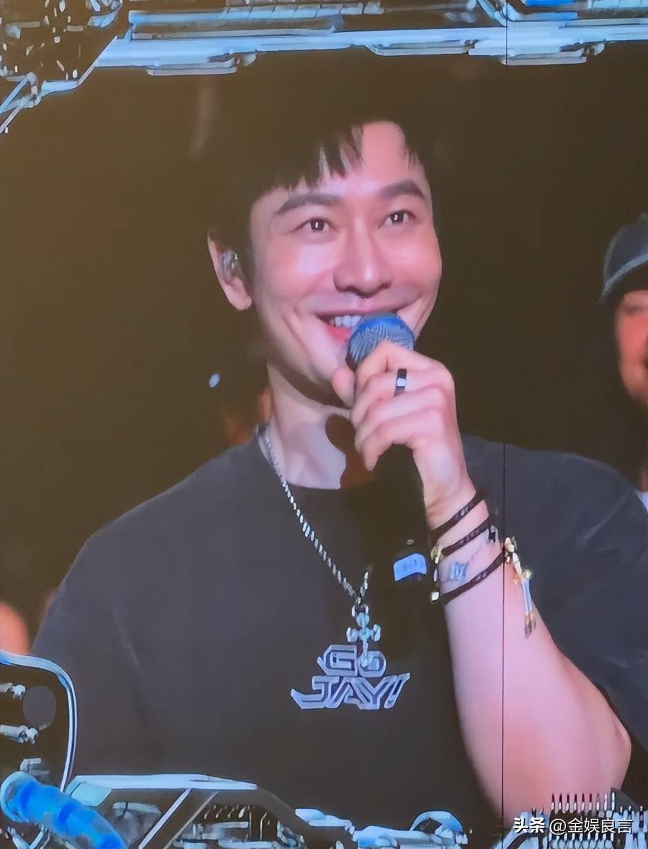 黄晓明对比夸昆凌引热议,网友提起杨颖对比