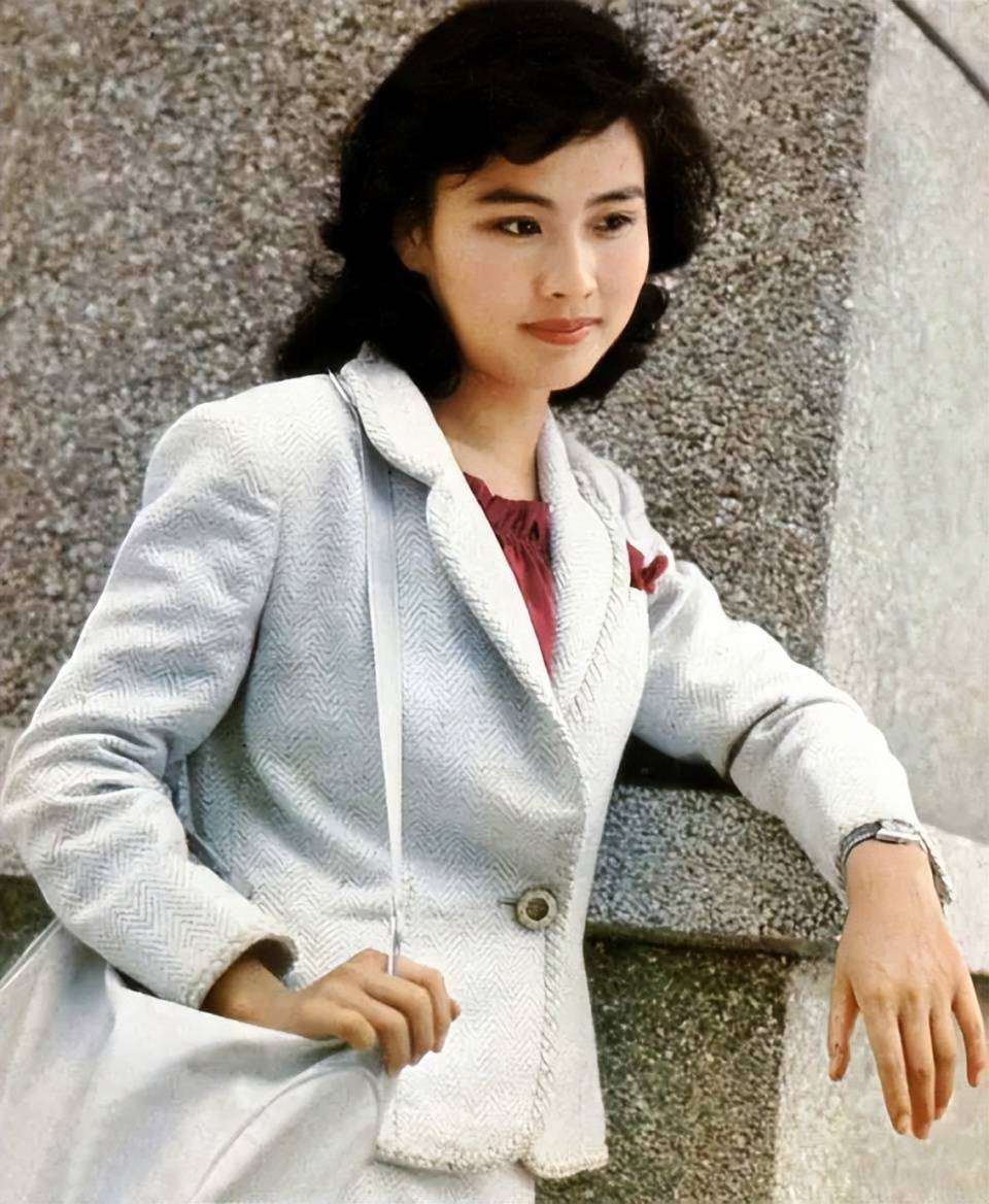 出轨反咬、含恨而终！四位女星失败婚姻盘点