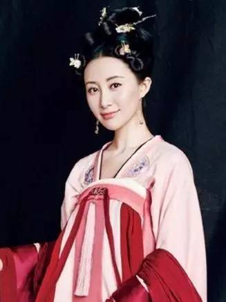 《金粉世家》主演现状:陈坤谜团,董洁冷艳,配角离世