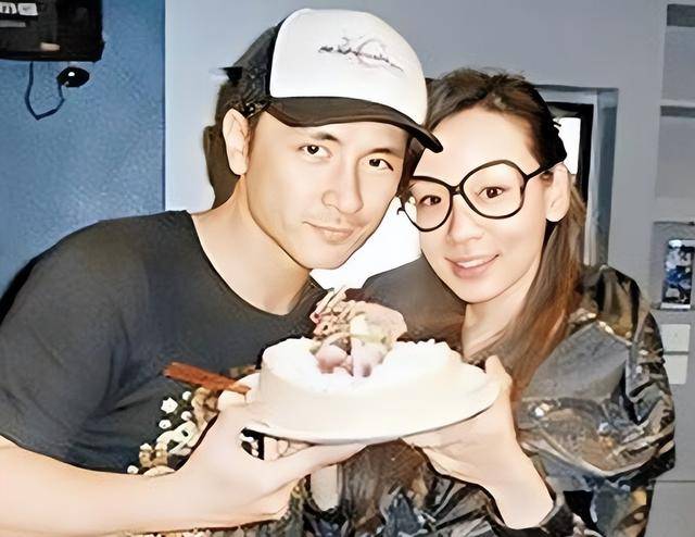 香港女星澄清,单亲妈妈熬夜直播养家