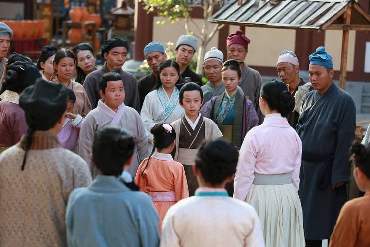 AI冲击横店群演:美女泛滥,懒汉何去何从