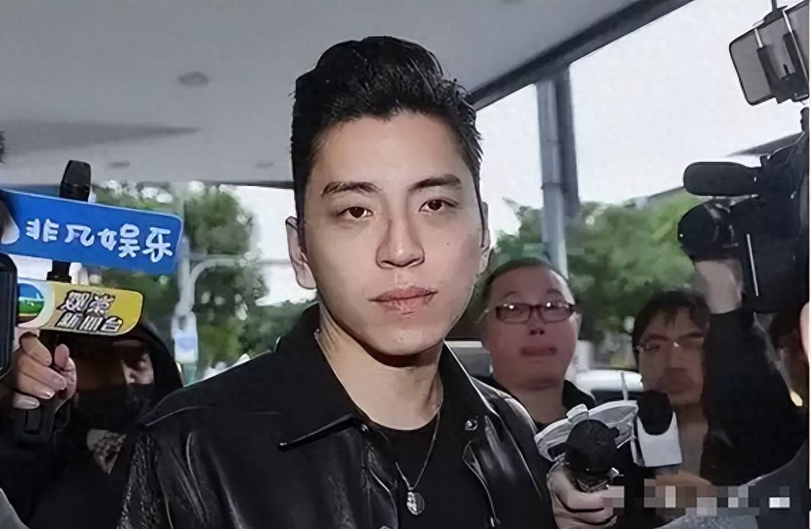 顶流男星人设崩塌内幕曝光！镜头前后两副面孔