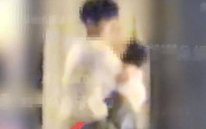 内娱再曝不拉窗帘名场面 互动细节明显