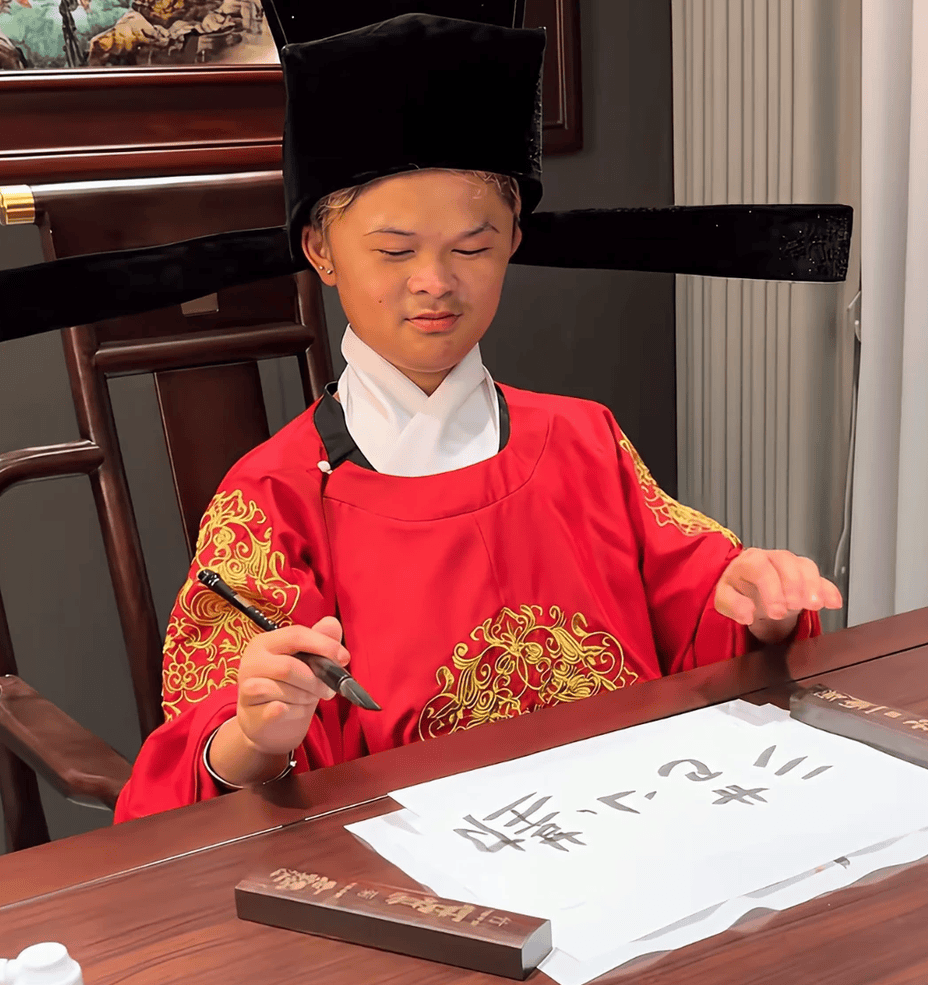 小马云18岁当爸引争议:是真情还是炒作?