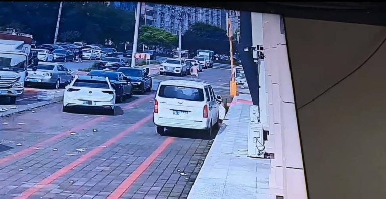 河北巨鹿县，90后货车司机提前回家，撞见妻子在家和别人亲热