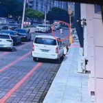 河北巨鹿大瓜：货车司机回家给惊喜，开门撞见陌生男人跳窗逃跑