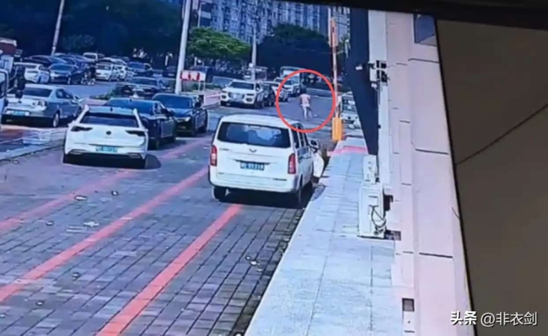 河北巨鹿大瓜：货车司机回家给惊喜，开门撞见陌生男人跳窗逃跑
